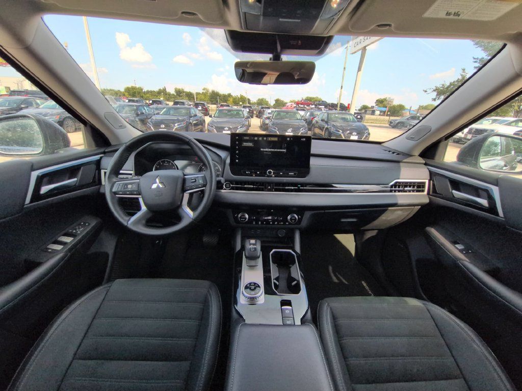 Used 2025 Mitsubishi Outlander SE AWD/4WD image 25