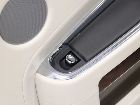 Used 2017 Rolls-Royce Ghost RWD image 89