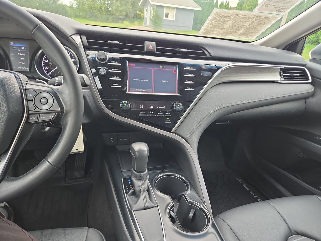 Used 2018 Toyota Camry SE FWD image 17