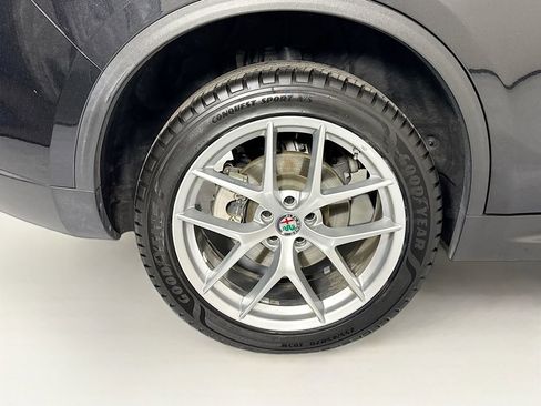 Used 2018 Alfa Romeo Stelvio AWD image 33