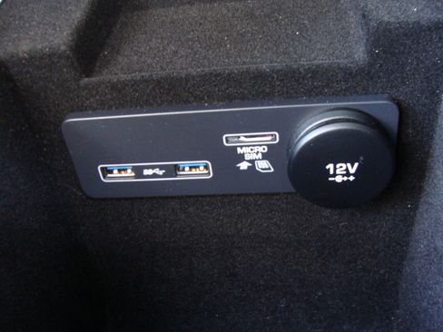 Used 2020 Jaguar F-PACE Prestige image 32