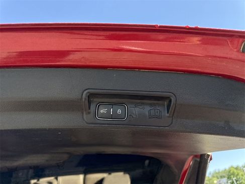 Used 2022 Ford Explorer Limited image 17