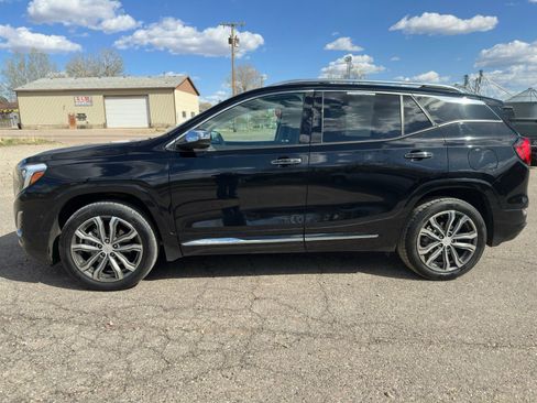 Used 2020 GMC Terrain Denali w/ GMC Pro Grade Package AWD/4WD image 4