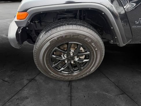 Used 2022 Jeep Gladiator Sport image 14