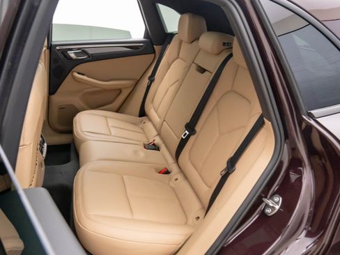 Certified 2026 Porsche Macan AWD/4WD image 18