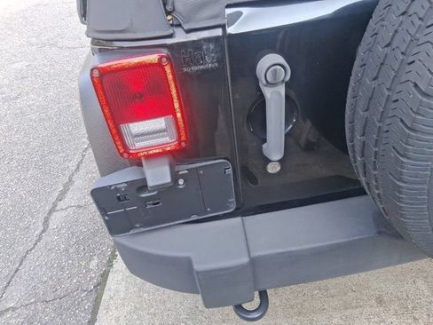Used 2013 Jeep Wrangler Sport AWD/4WD image 13