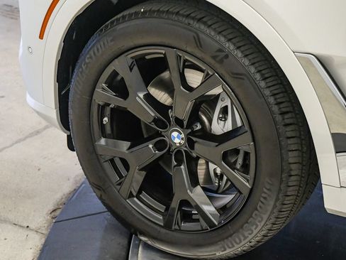 Used 2026 BMW X7 xDrive40i w/ Premium Package AWD/4WD image 10