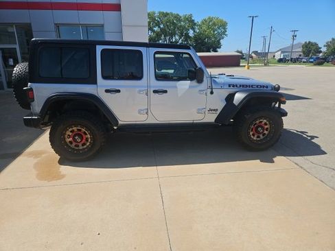 Used 2022 Jeep Wrangler Unlimited Rubicon w/ Cold Weather Group image 8