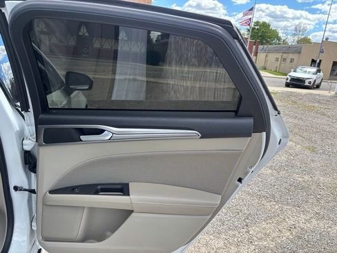 Used 2019 Ford Fusion SE FWD image 13