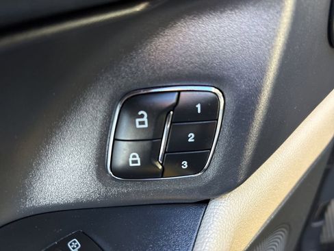 Used 2023 Ford Expedition XLT image 12