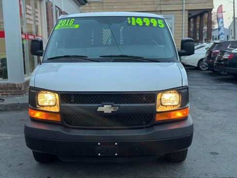 Used 2016 Chevrolet Express 3500 image 2