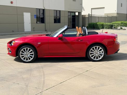 Used 2019 FIAT 124 Spider Lusso w/ Visibility Group image 9