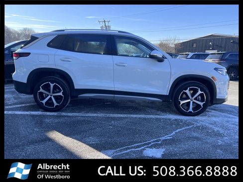 Used 2025 Volkswagen Tiguan SE image 6