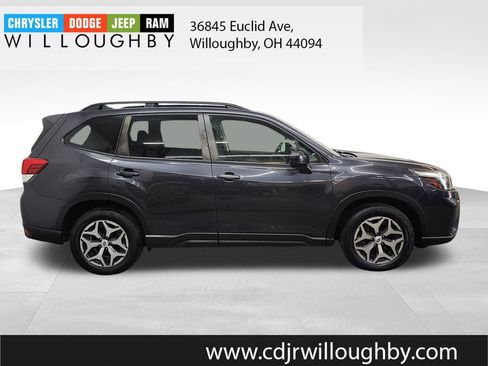 Used 2019 Subaru Forester Premium w/ All-Weather Package AWD/4WD image 4