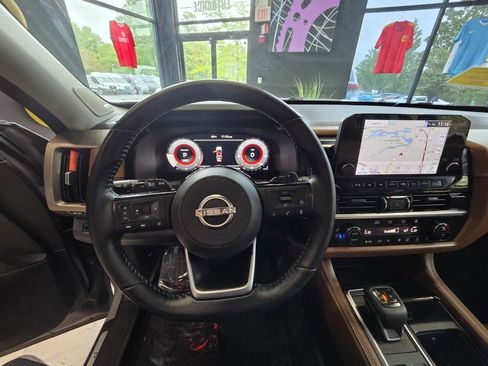 Used 2023 Nissan Pathfinder Platinum AWD/4WD image 24