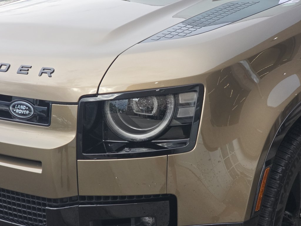New 2026 Land Rover Defender 110 X-Dynamic SE AWD/4WD image 21