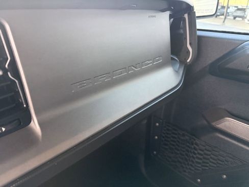 Used 2023 Ford Bronco Outer Banks image 32
