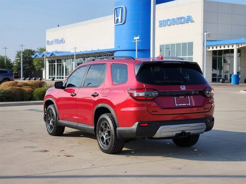 New 2025 Honda Pilot TrailSport image 4