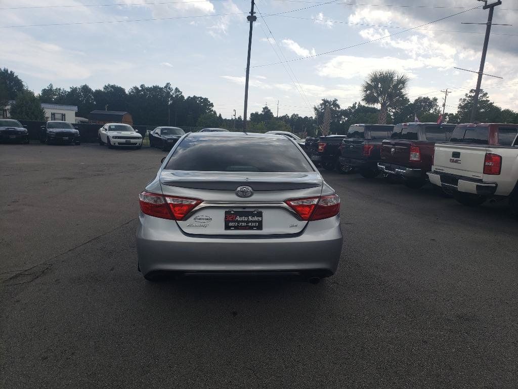 Used 2017 Toyota Camry SE FWD image 3