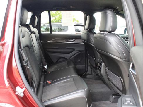 Used 2026 Jeep Grand Cherokee Altitude AWD/4WD image 28