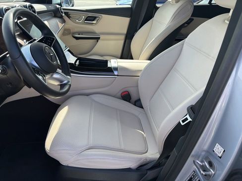 Used 2024 Mercedes-Benz GLC 300 4MATIC image 8