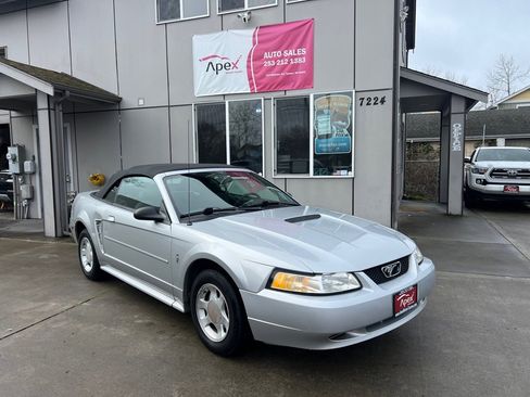 Used 2000 Ford Mustang Convertible image 1