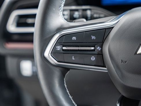 Used 2024 Chevrolet Traverse Z71 w/ Enhanced Driving Package image 32