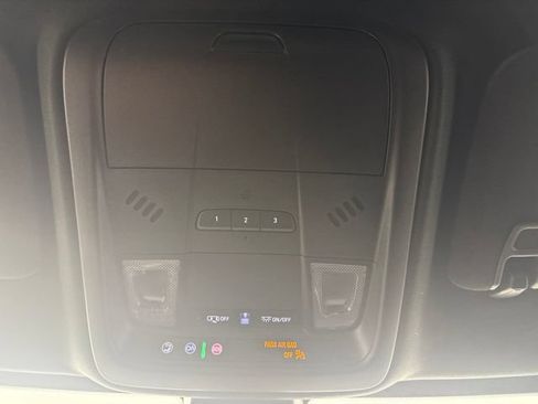 Used 2025 Cadillac XT5 Luxury FWD image 30