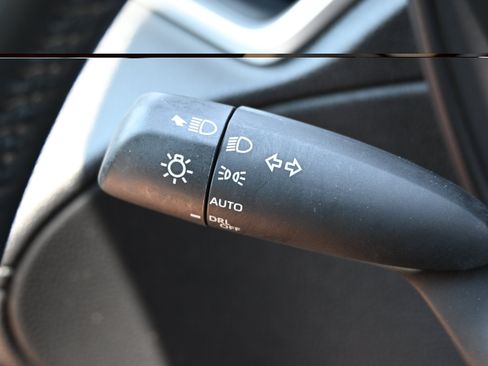 Used 2025 Toyota Corolla Cross LE FWD image 28