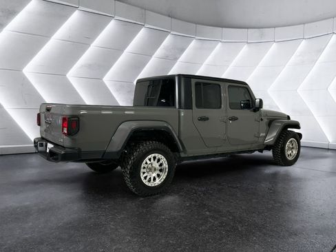 Used 2023 Jeep Gladiator Overland AWD/4WD image 4