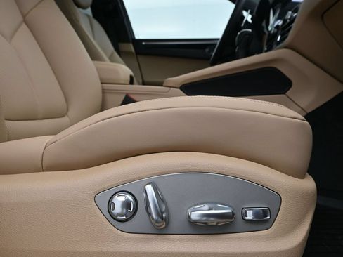 Used 2026 Porsche Macan AWD/4WD image 15