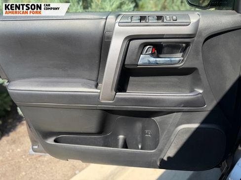 Used 2022 Toyota 4Runner SR5 Premium w/ Moonroof Package AWD/4WD image 18
