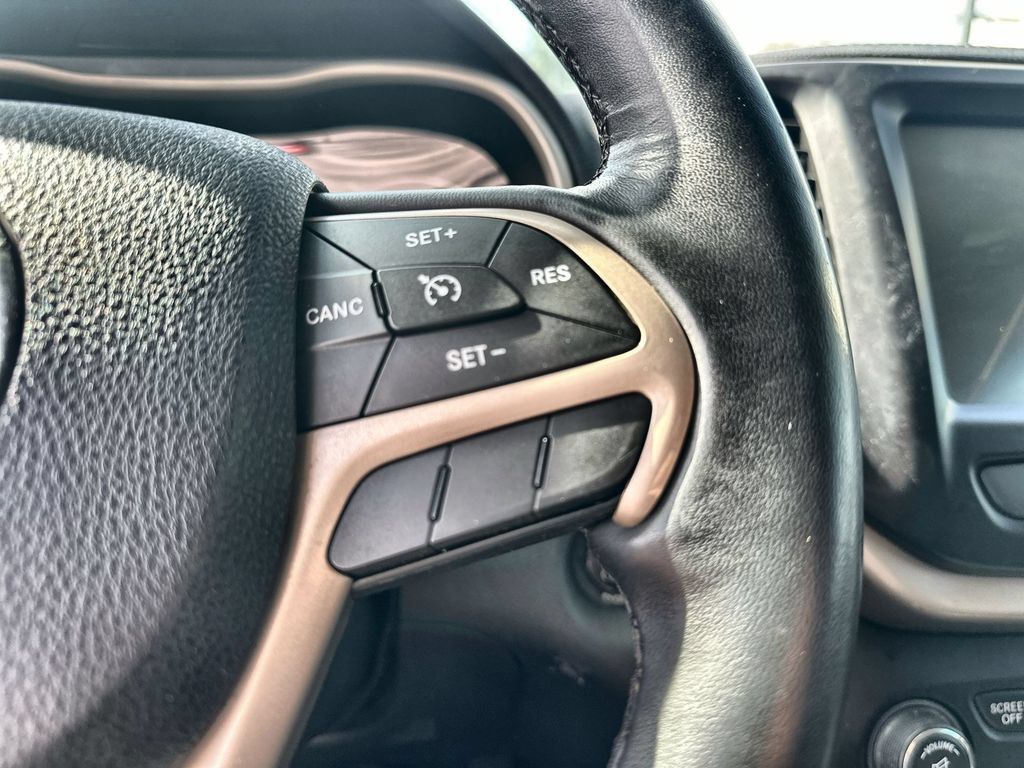 Used 2016 Jeep Cherokee Limited AWD/4WD image 24