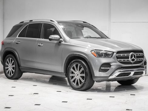 Used 2025 Mercedes-Benz GLE 450e 4MATIC image 3