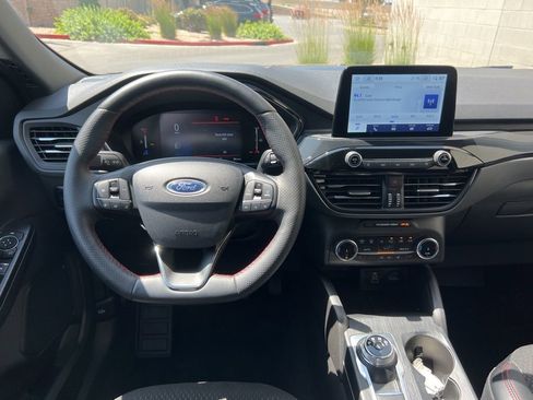 Used 2025 Ford Escape ST-Line Select AWD/4WD image 18