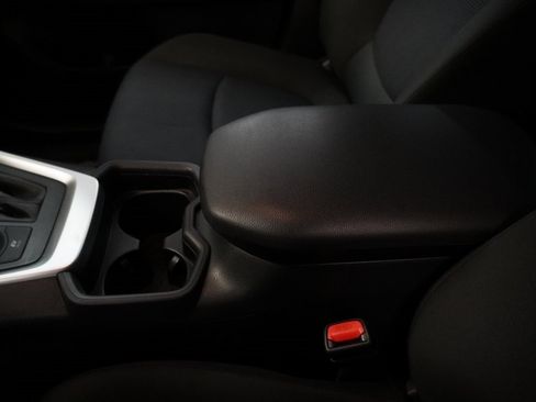 Used 2020 Toyota RAV4 LE image 9