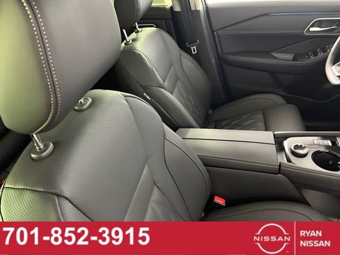 Certified 2025 Nissan Rogue Platinum w/ Platinum Premium Package image 30