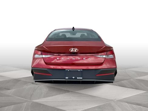 Used 2025 Hyundai Elantra SE FWD image 7