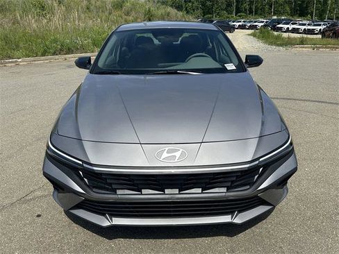 New 2025 Hyundai Elantra SEL image 8