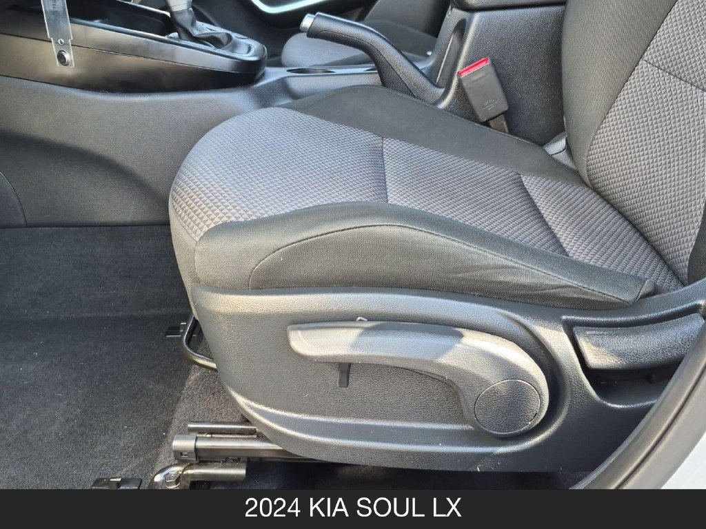 Used 2024 Kia Soul LX w/ Option Group 015 FWD image 15