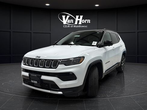 Used 2024 Jeep Compass Limited w/ Elite Group AWD/4WD image 3