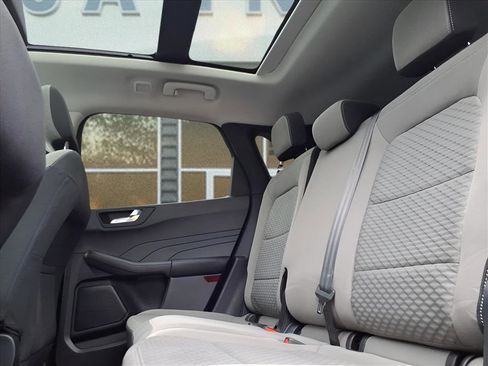 Used 2021 Ford Escape SE w/ SE Sport Appearance Package image 11