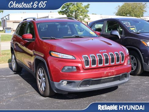 Used 2016 Jeep Cherokee Latitude w/ Comfort & Sound Group FWD image 2