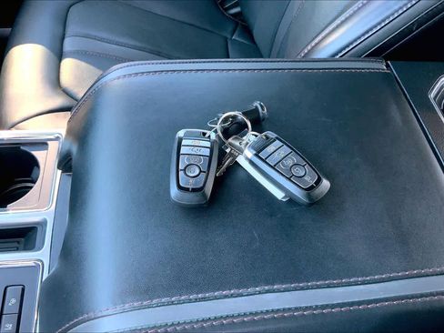 Used 2019 Ford F150 Platinum w/ Equipment Group 701A Luxury image 15