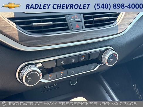 Used 2025 Nissan Altima 2.5 SV FWD image 10