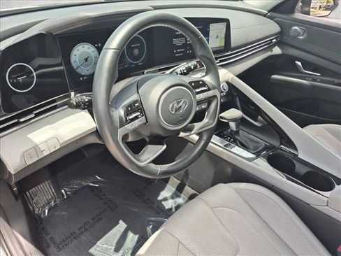 Used 2023 Hyundai Elantra Limited FWD image 10