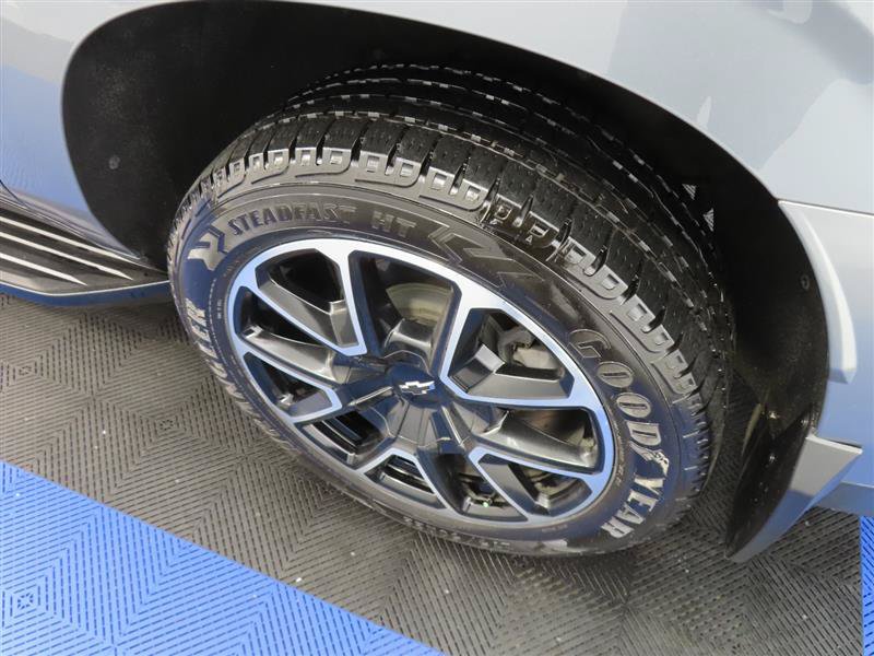 Used 2022 Chevrolet Suburban RST w/ Luxury Package RWD image 7