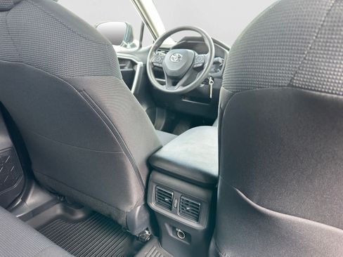 Used 2025 Toyota RAV4 LE AWD/4WD image 18