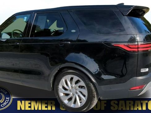Used 2024 Land Rover Discovery S image 2