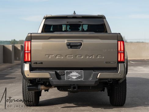 Used 2025 Toyota Tacoma TRD Off-Road image 5